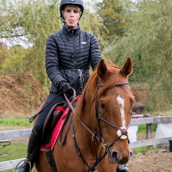 Meet your Posher, Stephanie - Picture 2 of 2